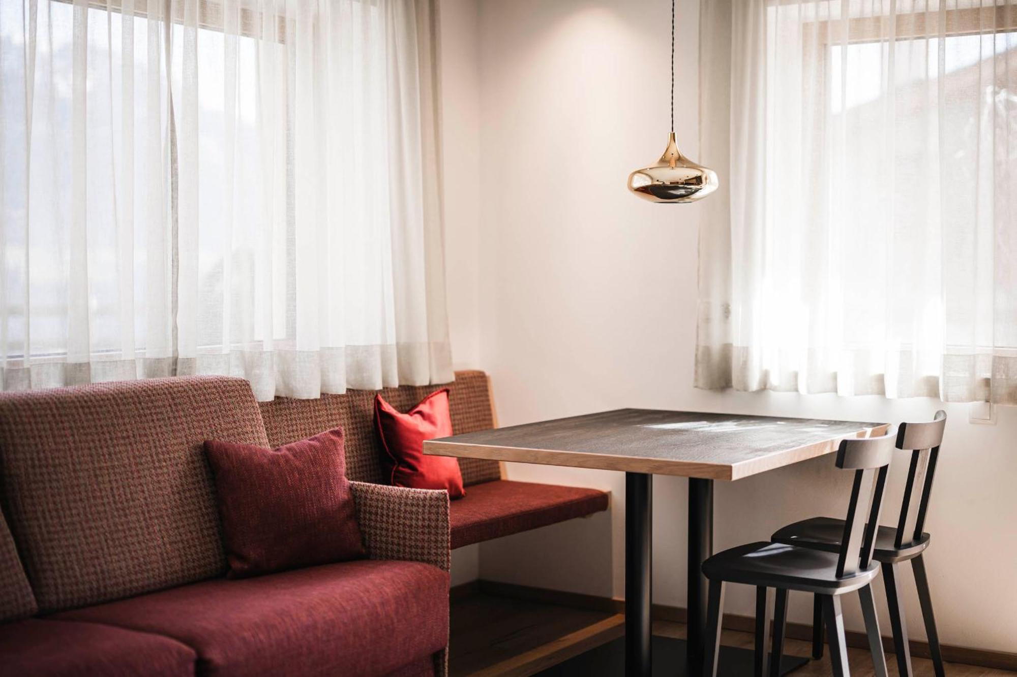 Pension Haus Tirol Лайон Экстерьер фото