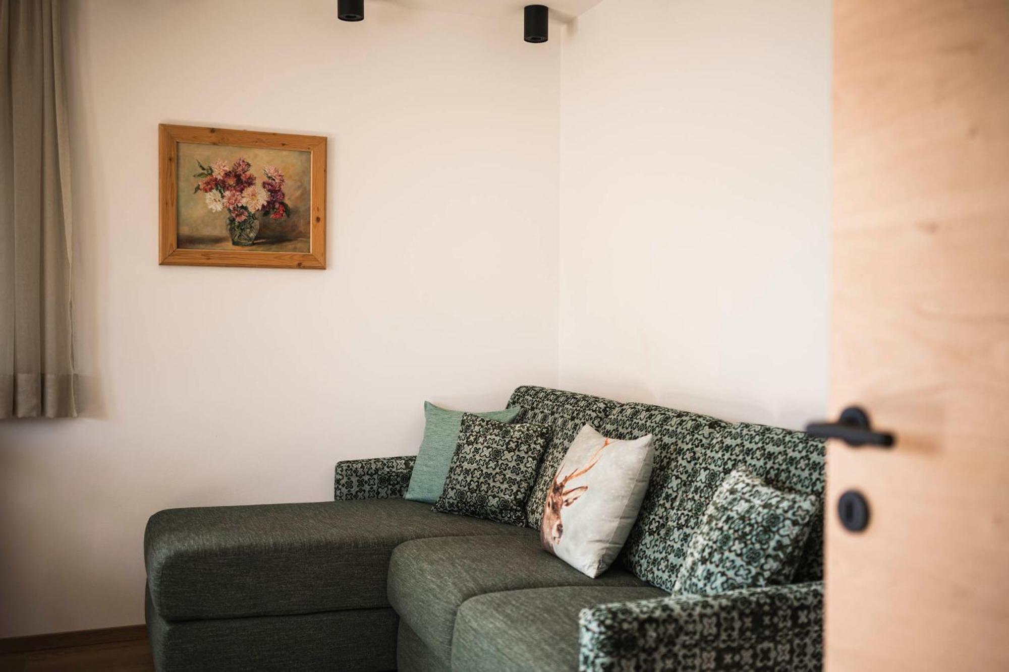 Pension Haus Tirol Лайон Экстерьер фото