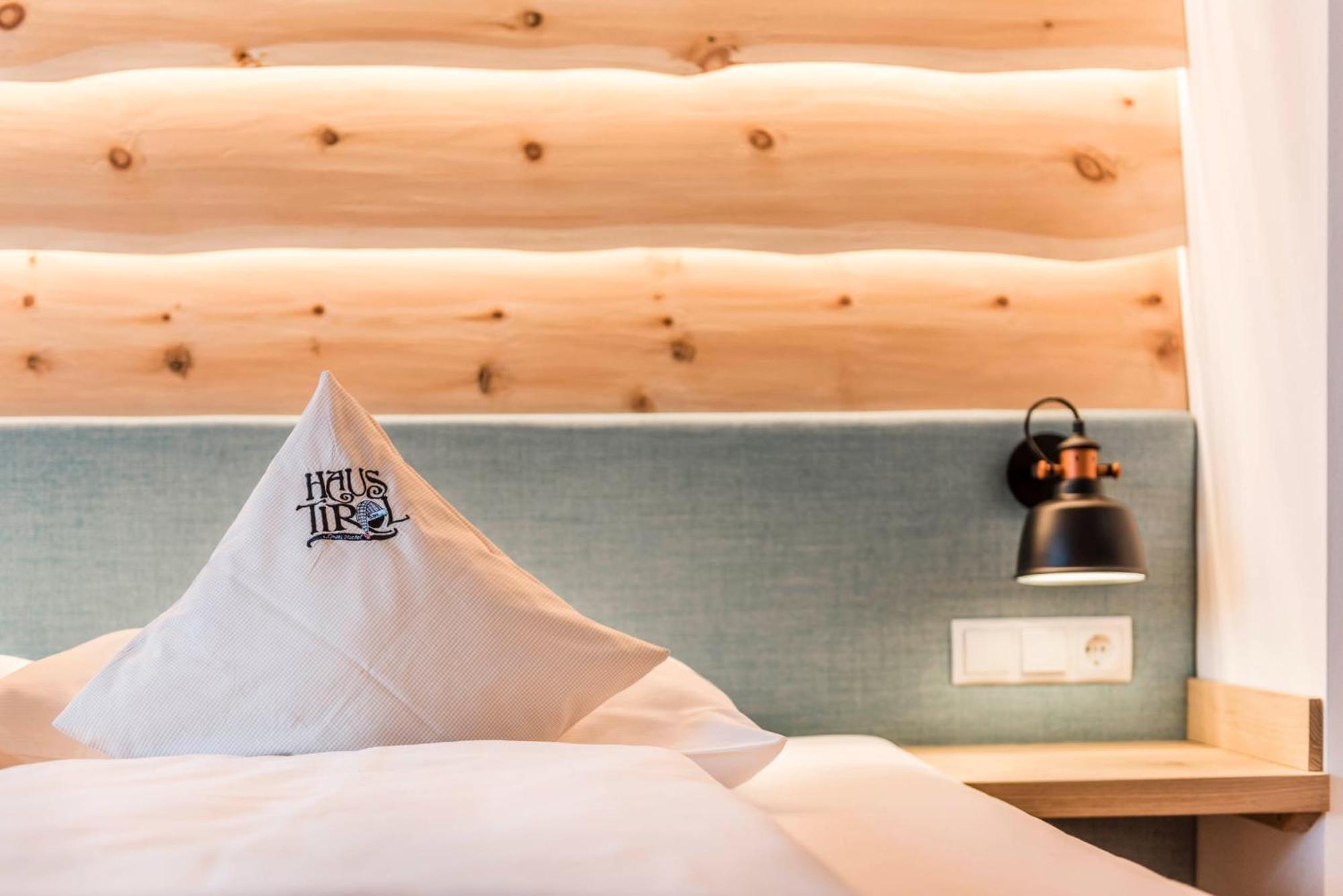 Pension Haus Tirol Лайон Экстерьер фото