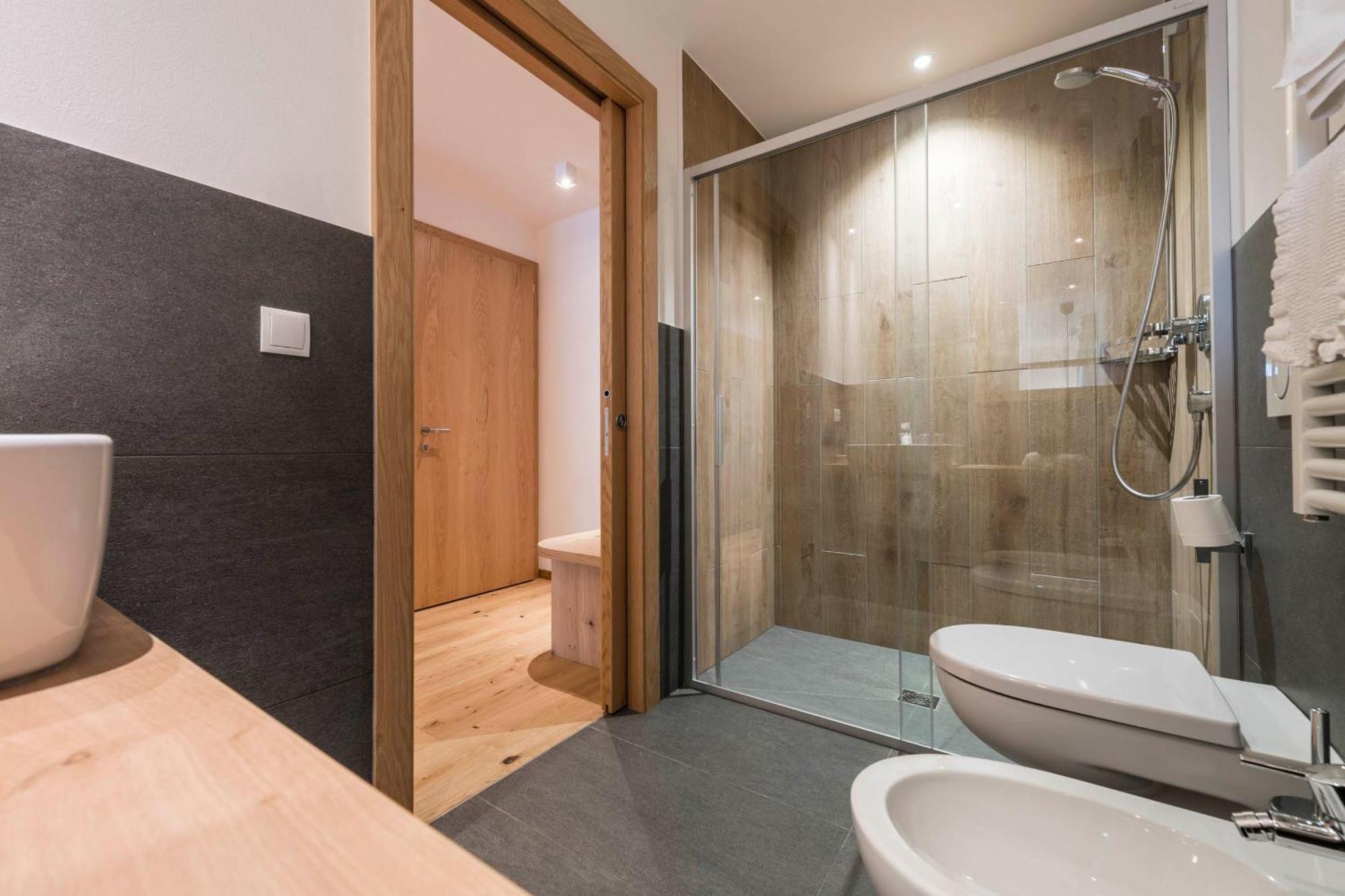 Pension Haus Tirol Лайон Экстерьер фото